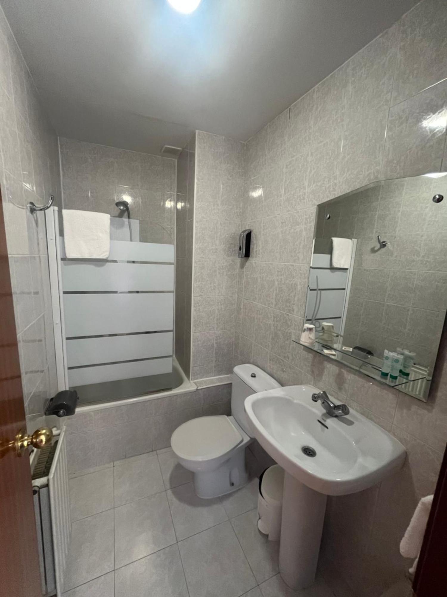 Hostal Legaz Funes Экстерьер фото