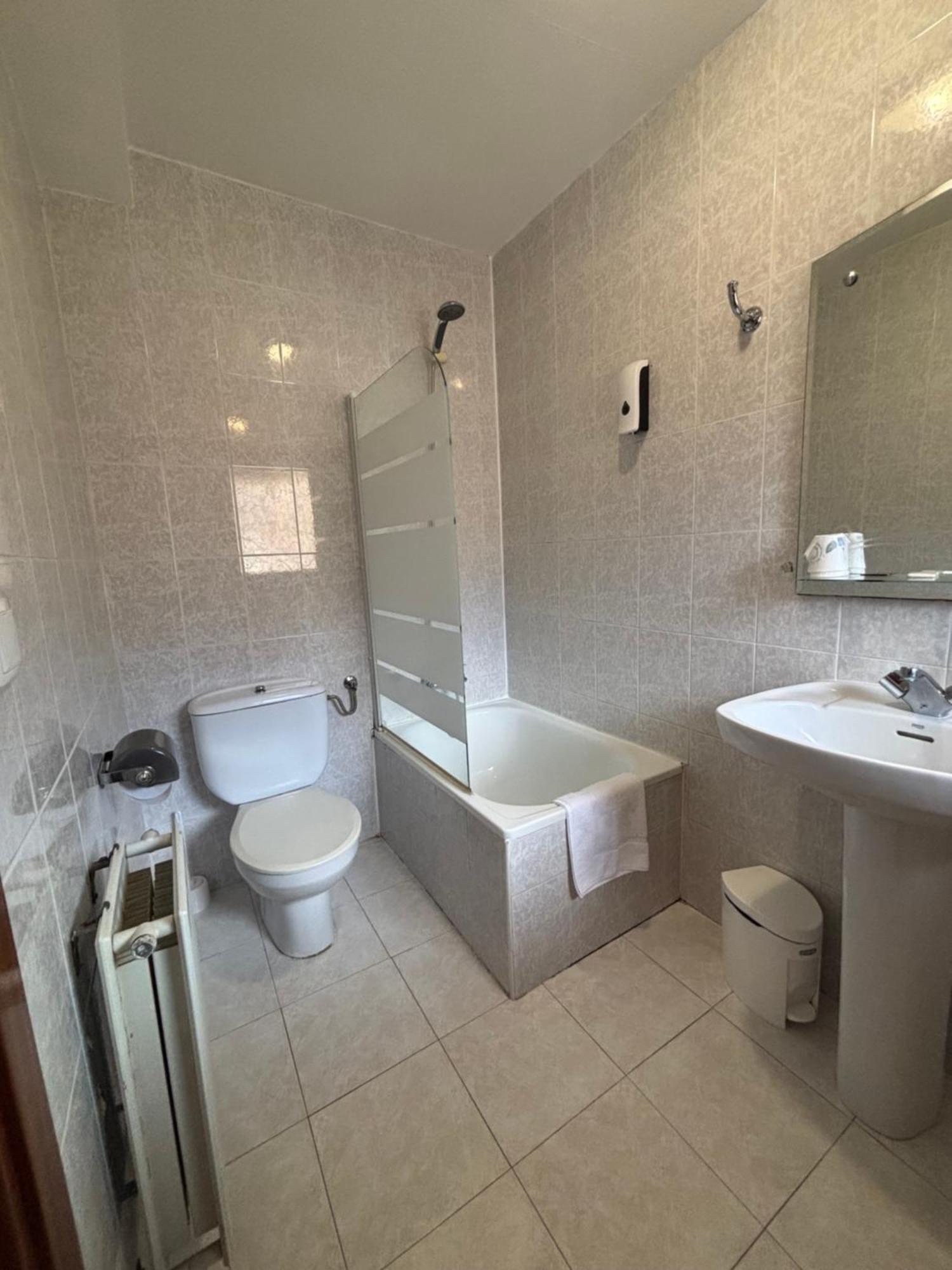Hostal Legaz Funes Экстерьер фото