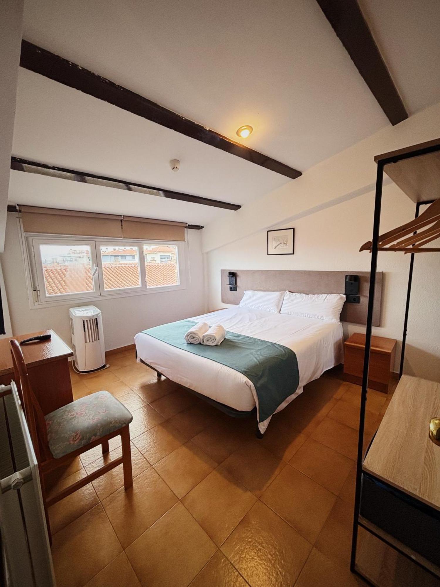 Hostal Legaz Funes Экстерьер фото