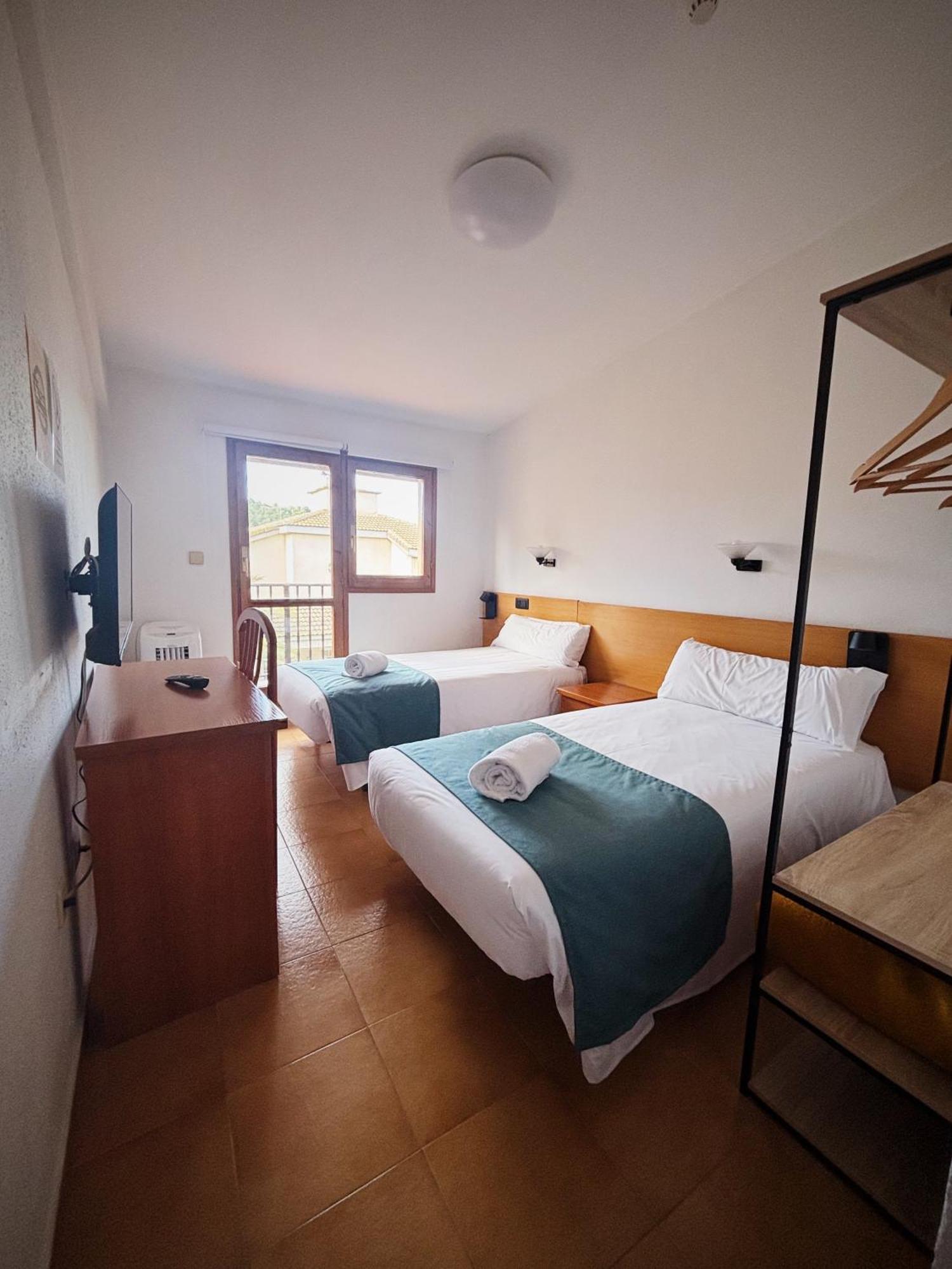 Hostal Legaz Funes Экстерьер фото